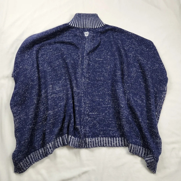 Butler Bulldogs × Emerson Street Zip Up Knit Poncho. Size Large. NWT - Picture 8 of 9